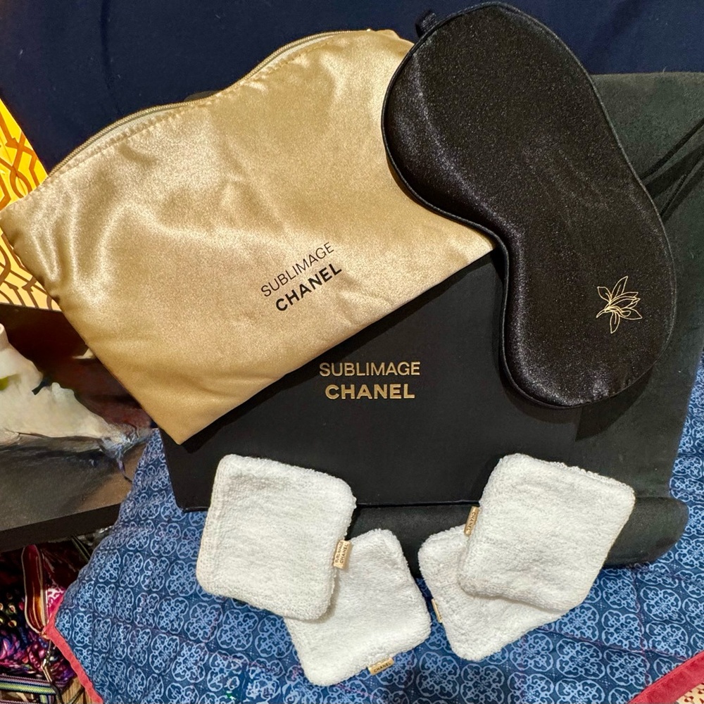 CHANEL Sublimage Black Eye mask set